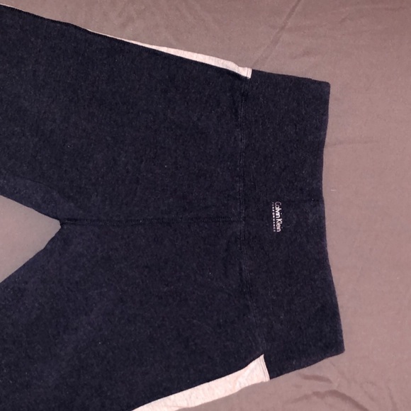Calvin Klein Leggings. - Picture 2 of 4